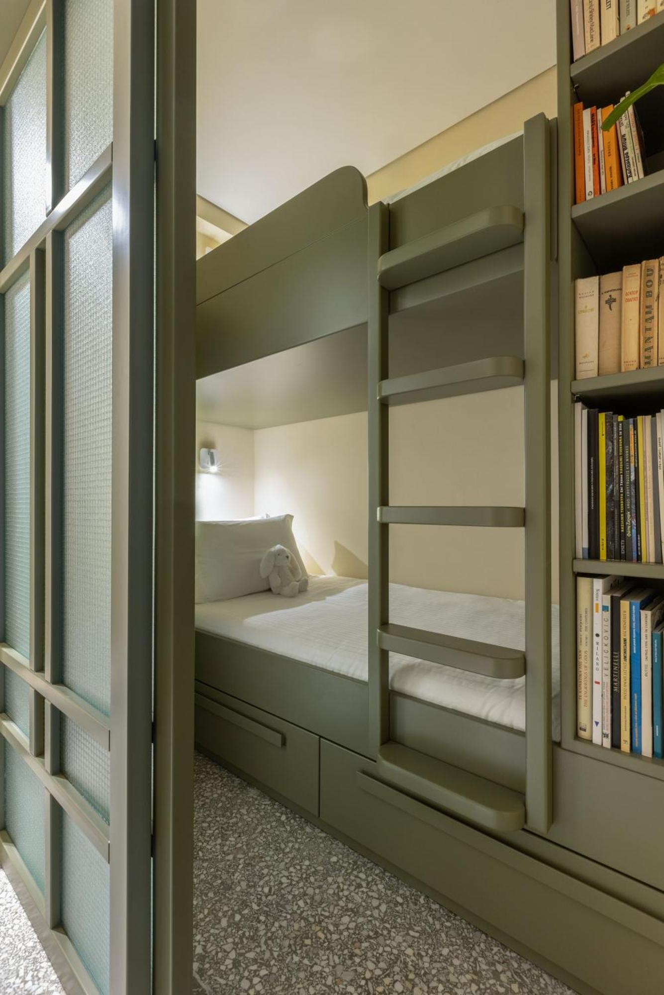 Plano Apartment *